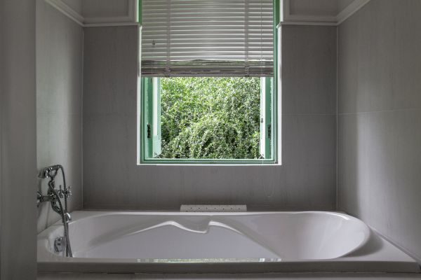 Fiberglass Tub Installation in Crawfordsville